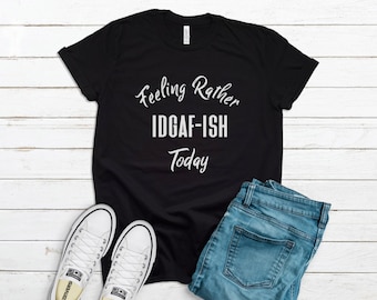 Sentindo-se um pouco IDGAF hoje - camisas engraçadas, camisa engraçada, camisas com provérbios, camiseta engraçada, camisetas engraçadas, camisa sarcástica, camiseta engraçada