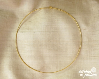 Gargantilla redonda Omega de oro, chapada en oro de 24k, bronce / Varias opciones de longitud / Calibre 15 AWG 1,5 mm / Collar hecho a mano