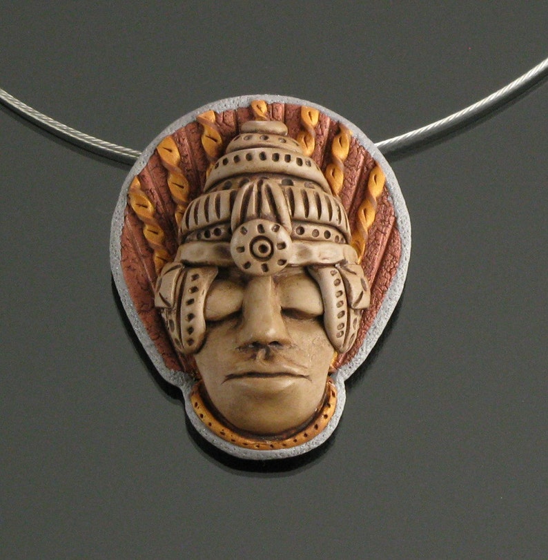 Talisman Halskette, geschnitzten Gesicht Anhänger Kunst Schmuck, einzigartige Brosche Pin Kunst Geschenk für Frauen Bild 1
