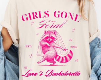 Maglietta personalizzata per festa di addio al nubilato &quot;Girls Gone Wilder&quot; con scritta &quot;Girls Gone Mild Wilder Raccoon Bridal Party Gif&quot; e maglietta Comfort Colors.