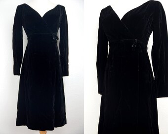 Black Velvet Mod Dress Long Sleeve A line Knee Length 1960s Small Winter Cocktail Holiday 60s