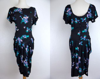 Black Floral Tulip Dress Wiggle Scoop Back Flutter Sleeve Knee Length Medium Hearts 1980s