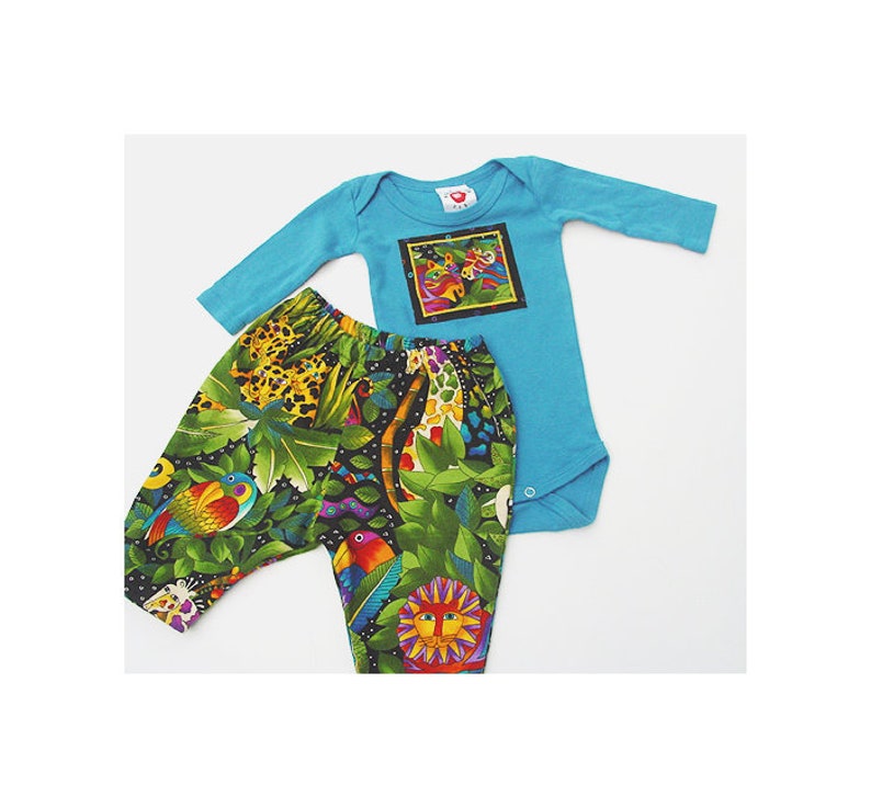 Jungle Animal Zebra Pals Infant Bodysuit & Comfy Flannel Pant Colorful Boy Outfit, Warm Gender Neutral Baby Clothes, Unisex Baby Shower Gift Bild 2
