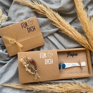 Schwangerschaft verkünden I Geschenkbox für Schwangerschaftstest mit Trockenblumen oder Geschenkband I Du wirst Papa I Papa hoch2  (3 usw.)