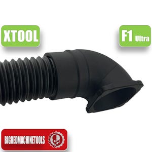 Könnte beinhalten: Schwarzer, geriffelter, gebogener Schlauch mit dem Text "XTOOL" und "F1 Ultra" in Weiß auf grünen Rechtecken. Der untere Teil des Bildes zeigt den Text "BIGREDMACHINETOOLS" in Weiß auf einem roten Rechteck mit einem Totenkopf- und Zahnradlogo.