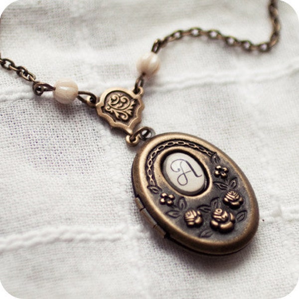 Personalized locket necklace with photo, Vintage locket necklace, Medaillon foto locket, Custom locket, Oval locket, Monogram photo locket