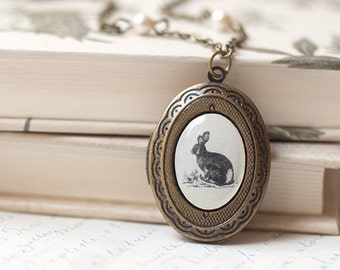 Vintage Easter Rabbit Cabochon Black Glass Chain Pendant Necklace HS-5582 Vintage Easter Rabbit Cabochon Black Glass Chain Pendant Necklace HS-5582