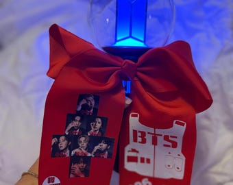 NEW! 2026 BOW for Army Bomb (Lightstick), Red w/ Arirang Suit Pics, elastic band to attach to Lightstick Stem.