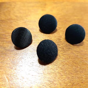 Pulsanti ricoperti di nero