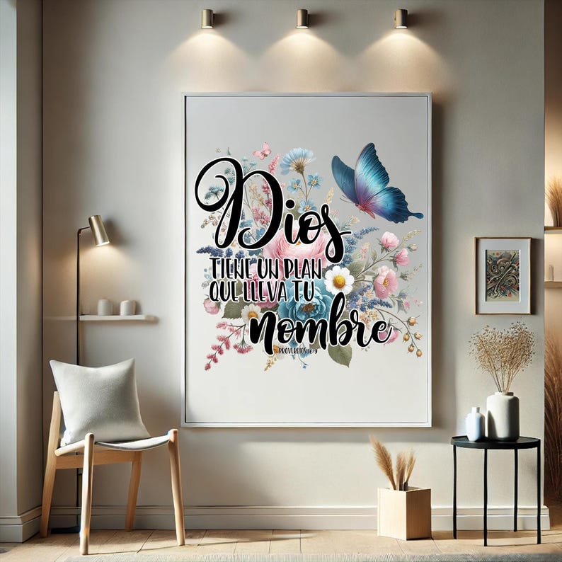 May include: A floral print wall art with a butterfly and the text "Dios tiene un plan que lleva tu nombre" in black lettering.