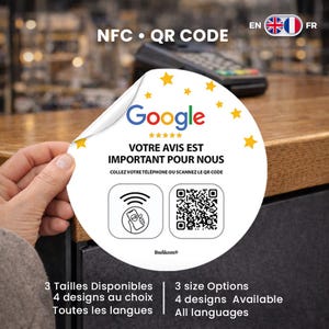 Peut inclure: Un autocollant circulaire blanc avec le logo Google et du texte en français et en anglais. L'autocollant comprend un code QR et un symbole NFC. Le texte se lit "Votre avis est important pour nous" et "3 tailles disponibles, 4 modèles au choix, toutes les langues."