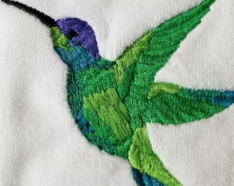 Broderad kolibrihandduk: Frotté för fågelbad eller köksdekor