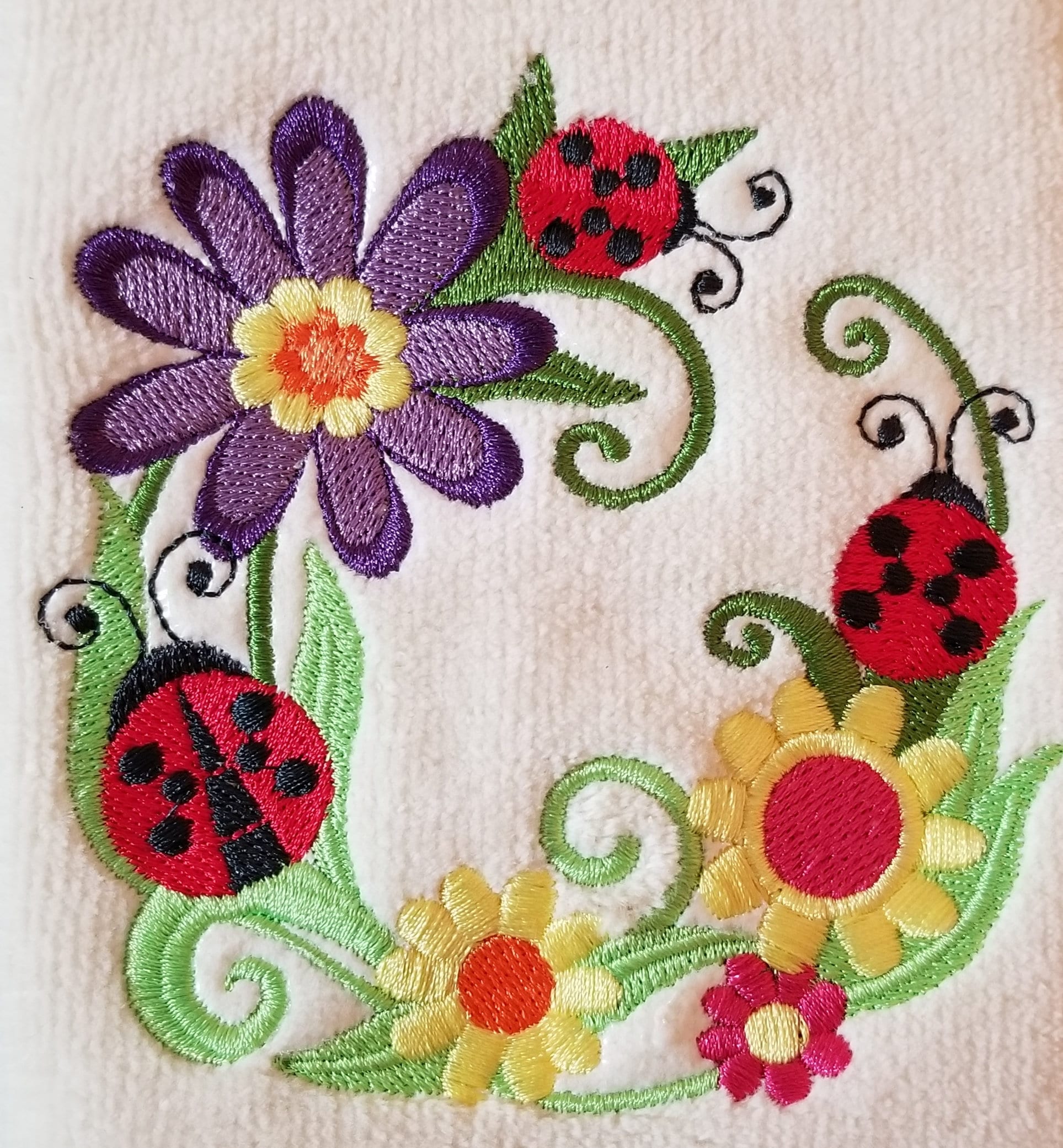 Ko Olina メッシュタオル 黒 てんとう虫刺繍 刺繍入りてんとう虫の花タオル：春の装飾 - Etsy 日本
