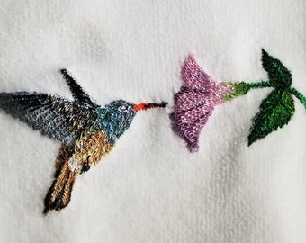 Broderad handduk med kolibri – Buff Bellied Bird & Morning Glory-design