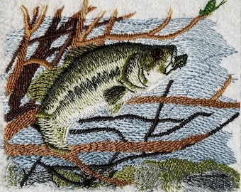 釣り用タオル - 刺繍入りタオル - 魚柄タオル - ラージマウスバス - ハンドタオル - バスタオル - エプロン・キッチンタオル