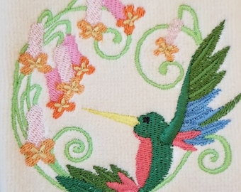 Broderad kolibrihandduk: Blommig frottéhandduk eller badhandduk