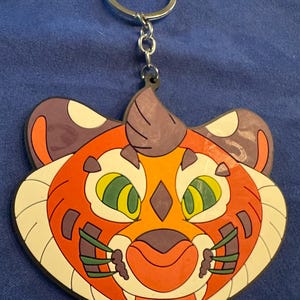 Porte-clés tigre hypnotique en caoutchouc
