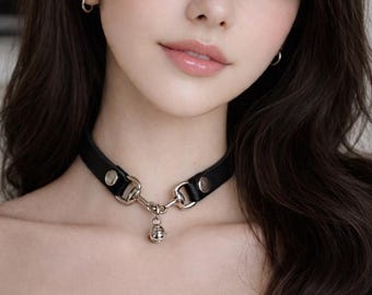Minimalistisk svart läderchoker | Silverklocka, punk gotisk halsband