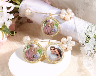 Benutzerdefinierte Foto Pin für den Bräutigam, Hochzeitsblume Anstecknadel, Erinnerungsbrautstrauß Charme, Geschenk für den Bräutigam, personalisierte Geschenke, Erinnerungsgeschenk