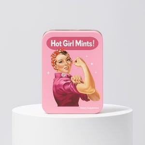 Puede incluir: Un letrero de madera rústica con el texto "Welcome to our home" en letras blancas. El letrero presenta un acabado envejecido y un diseño simple y acogedor, perfecto para la decoración de la puerta principal.