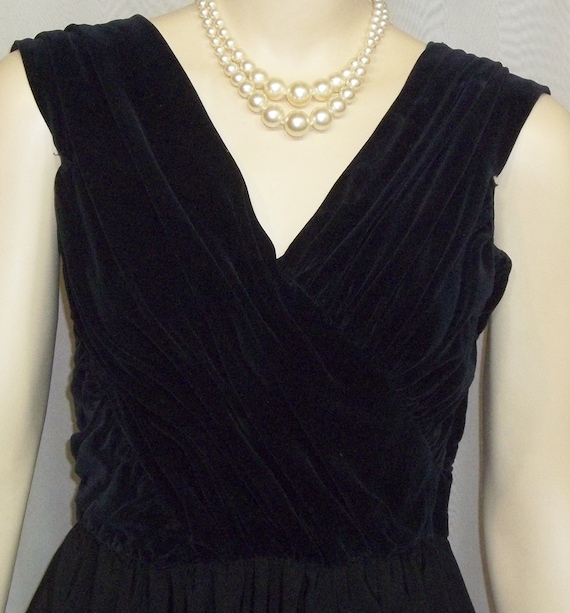 Vintage 1940's Carlye Black Velvet Rayon Swing Dr… - image 1