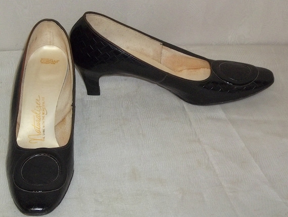 naturalizer black patent pumps