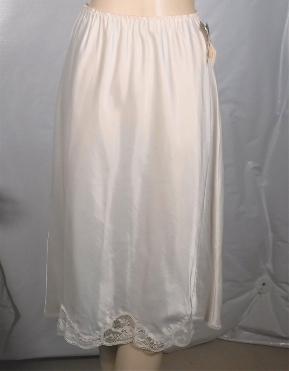 Vintage Deadstock Wonder Maid Non Cling Half Slip… - image 2