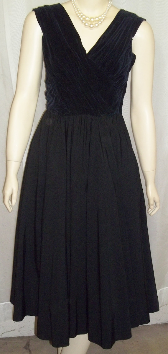 Vintage 1940's Carlye Black Velvet Rayon Swing Dr… - image 2