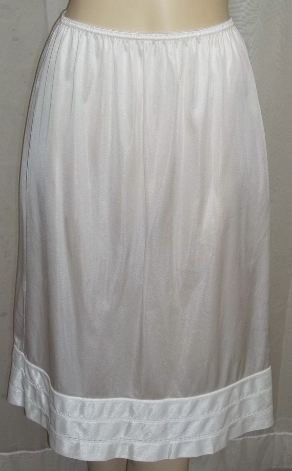 Vintage nylon half slip Gem