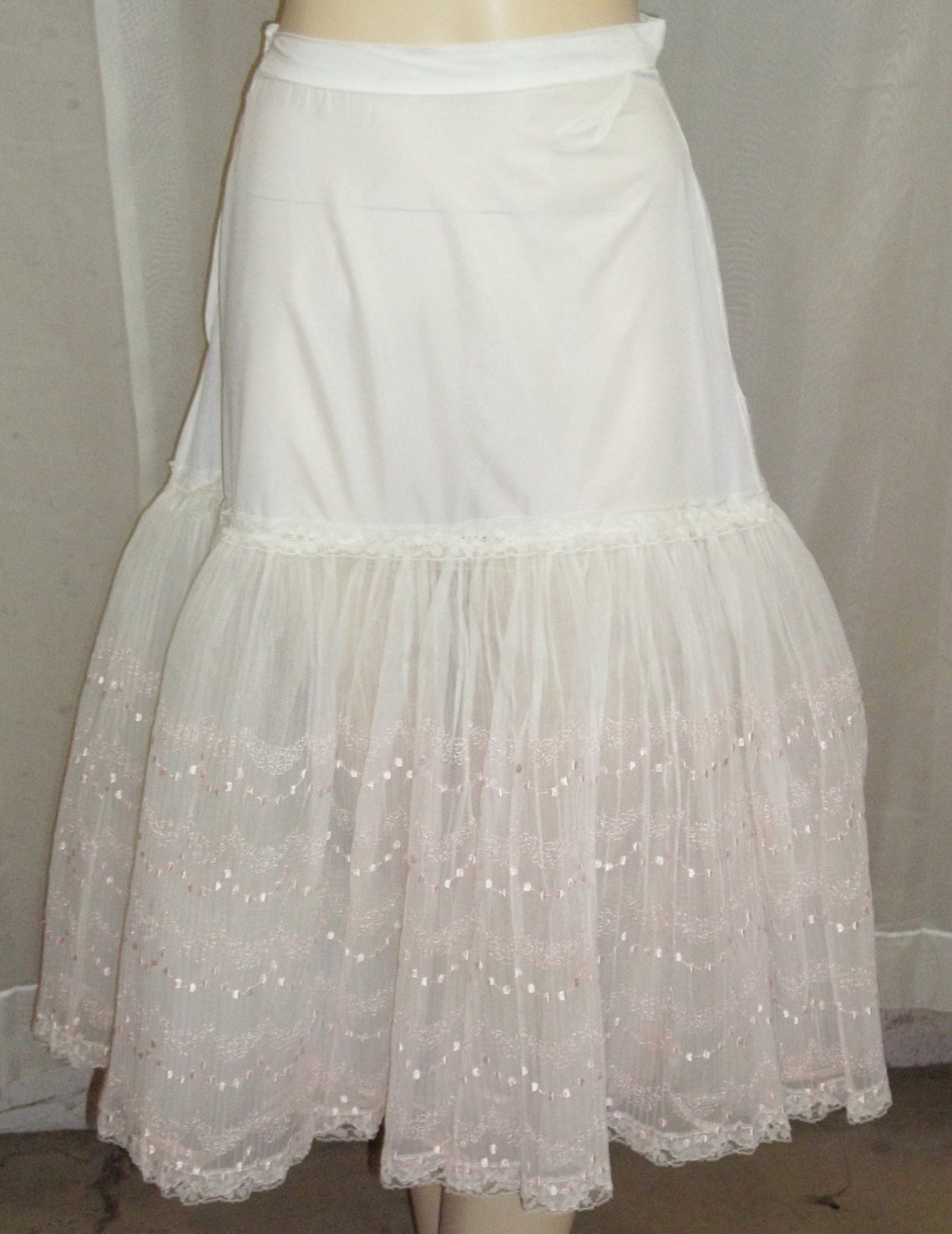 Vintage Sydney Bush White Pink Embroidered Full Circle Petticoat ...