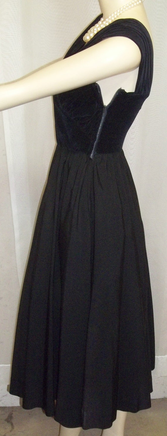 Vintage 1940's Carlye Black Velvet Rayon Swing Dr… - image 3