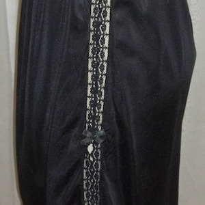 Vintage Bari Half Slip Nylon Medium Lace Side Slit