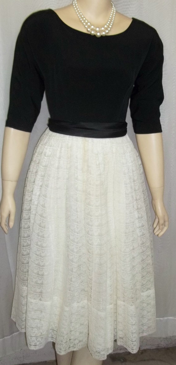 Vintage 1950s Black White Full Circle Lace Dress … - image 2