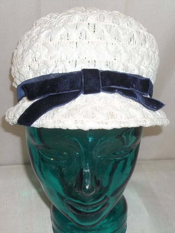 Vintage White Straw Raffia Bucket Cloche Hat Navy… - image 1