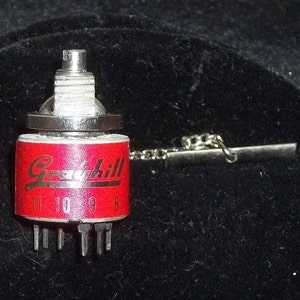 Publicidade RARO Vintage Grayhill Rotary Switch Tie Tack