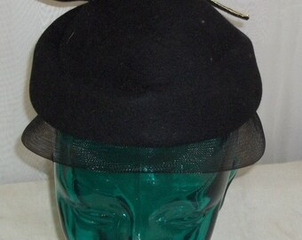 Vintage Anita Pineault Pillbox Hat with Floral Appliqué Trim. Vintage Anita Pineault Canada Felt Flower Hat Black Size 20  main image 3