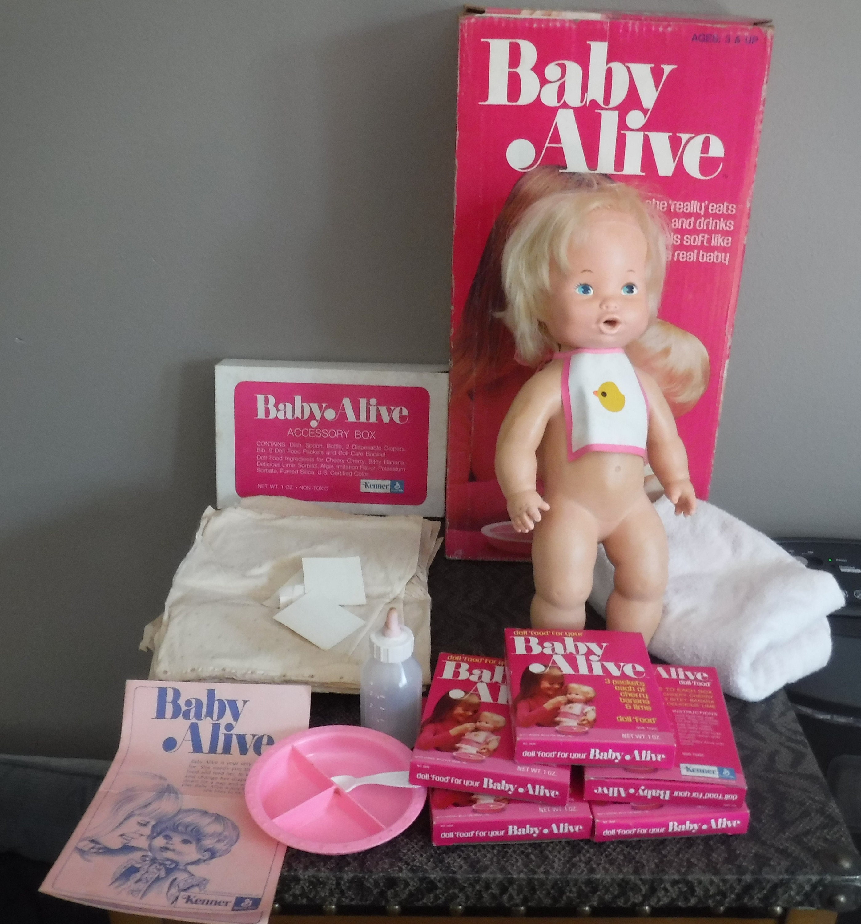 Vintage Kenner Baby Alive Doll 1973 /74 With Diapers Food Dish Booklet Box  Bib Dish Spoon Bottle Blanket 