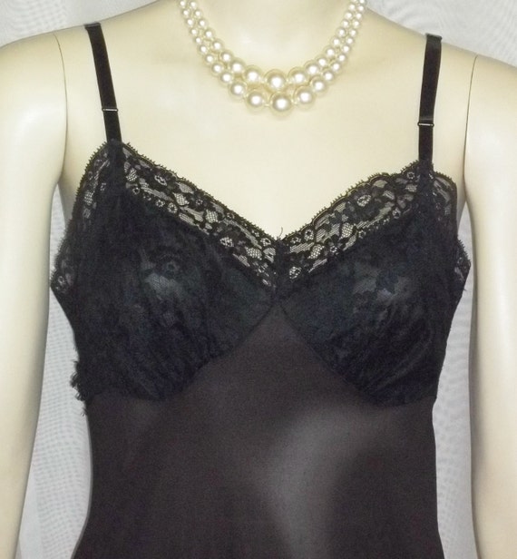 Vintage Vanity Fair Full Slip 32 Short Black Lace… - image 1