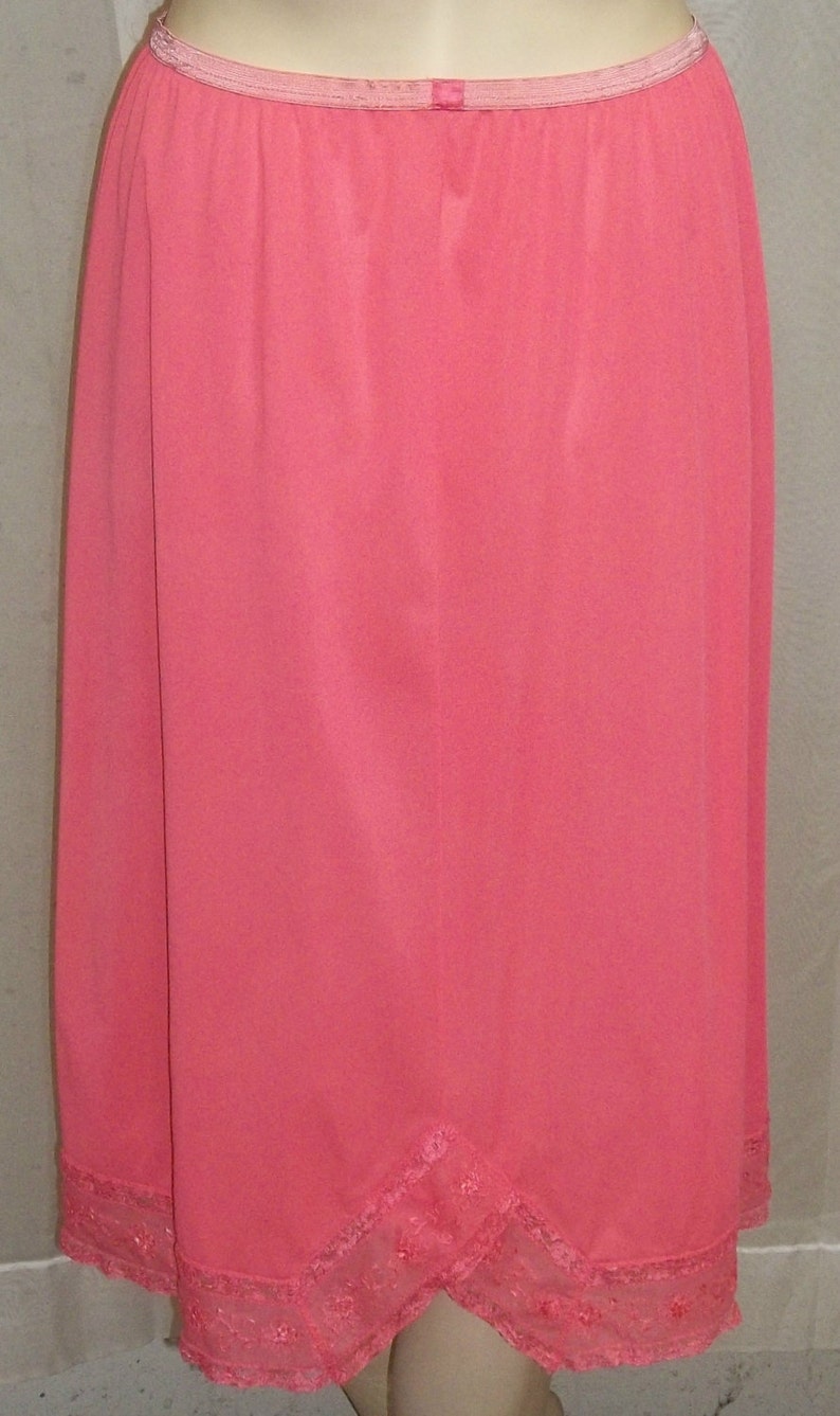 Vintage Salmon Melon Half Slip Medium Large Lacy Lacey Trim Etsy