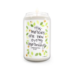 Vela perfumada con acuarela floral amarilla New Mercies, 13,75 oz