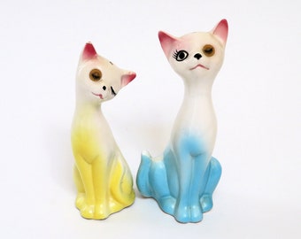 Vintage CATS salt & pepper shakers, white yellow/blue cats, long necks, winking eyes, 1950s made in Japan, collectible salt and pepper set