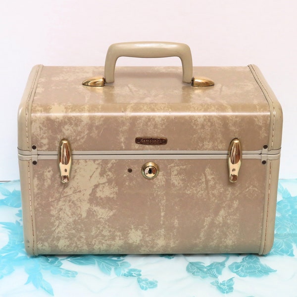 Samsonite Shwayder train case, cosmetic case, 1950s luggage, marbled tan, good and clean inside out, no tray, no key, vintage travel