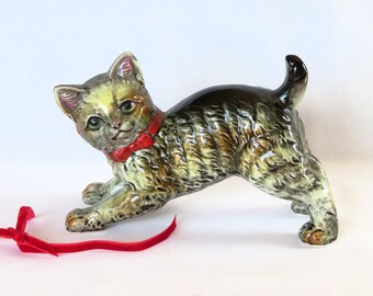 Vintage ceramic cat figurine with red collar, 8" long, tabby cat, made by Dee Bee Co, Japan 1950s, playful cat kitten, collectible figurines