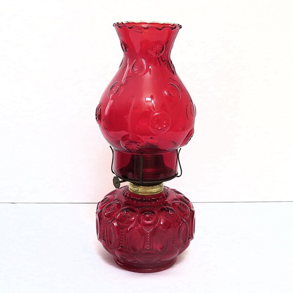L.E. Smith ruby red moon and stars oil lamp, Eagle, lamps, table lamp globe light, home decor, vintage lighting, SOLD AS IS shade has repair