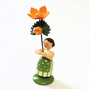 Vintage Erzgebirge Flower Girl Figurine: Hand-Crafted WEHA Kunst, Germany