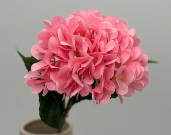 Konstgjord hortensia i stark rosa konstgjord blommig med stjälk
