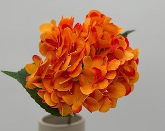 Orange konstgjord hortensia med stjälk
