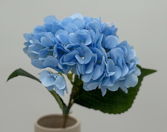 Himmelsblå konstgjord hortensia med konstgjord blommig stjälk
