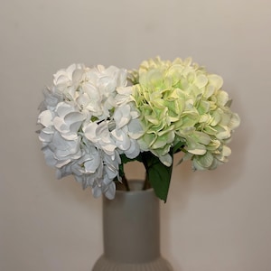 Künstlicher Hortensienstiel: Grün, Weiss, Elfenbein Seidenblumen