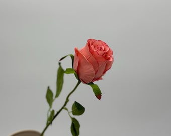 Konstgjord ros, korallrosa konstgjorda roshuvuden med stjälkpaket